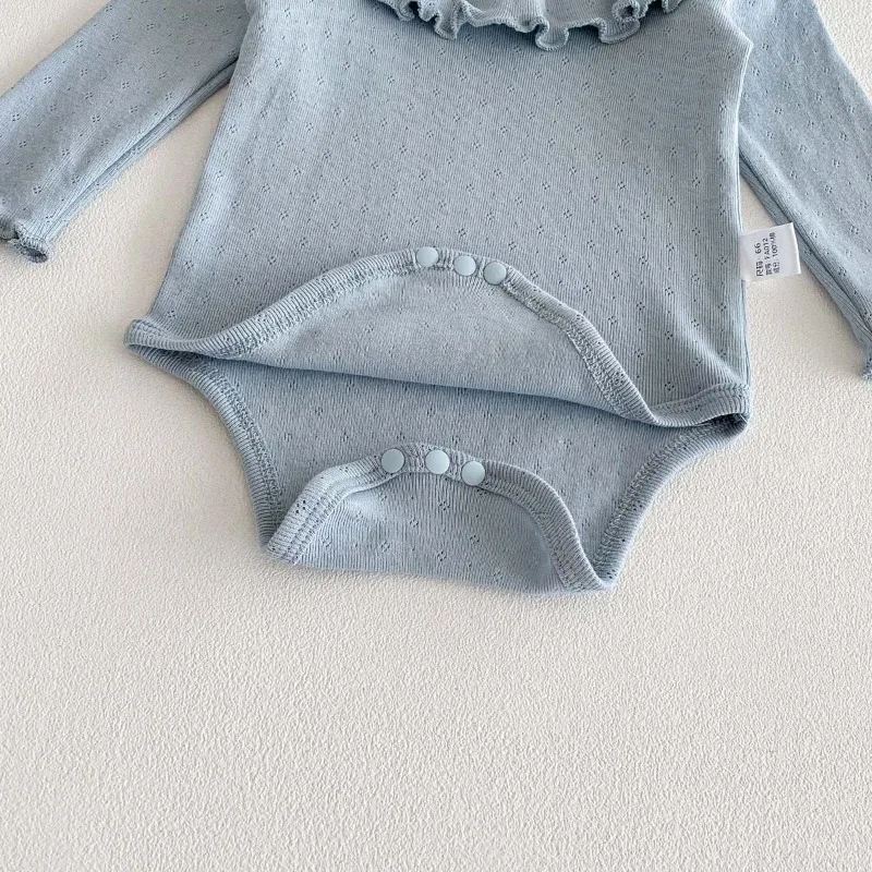 Mono recién nacido de algodón suave para niña con cuello pequeño