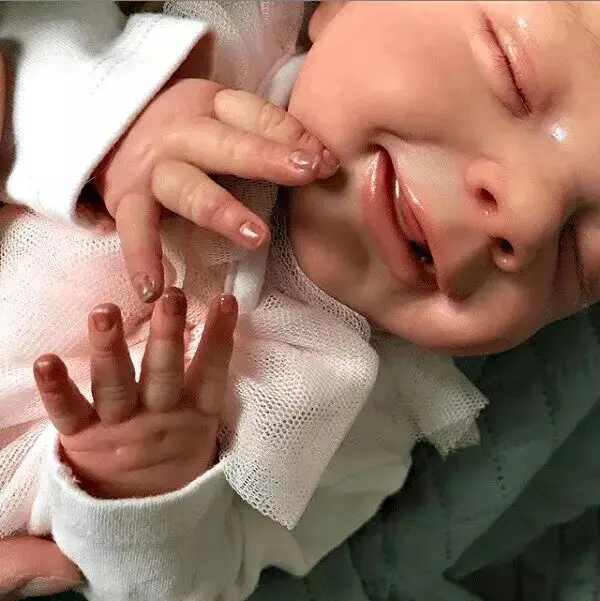 Muñeca Reborn de silicona con cuerpo completo y piel realista - imagen 2