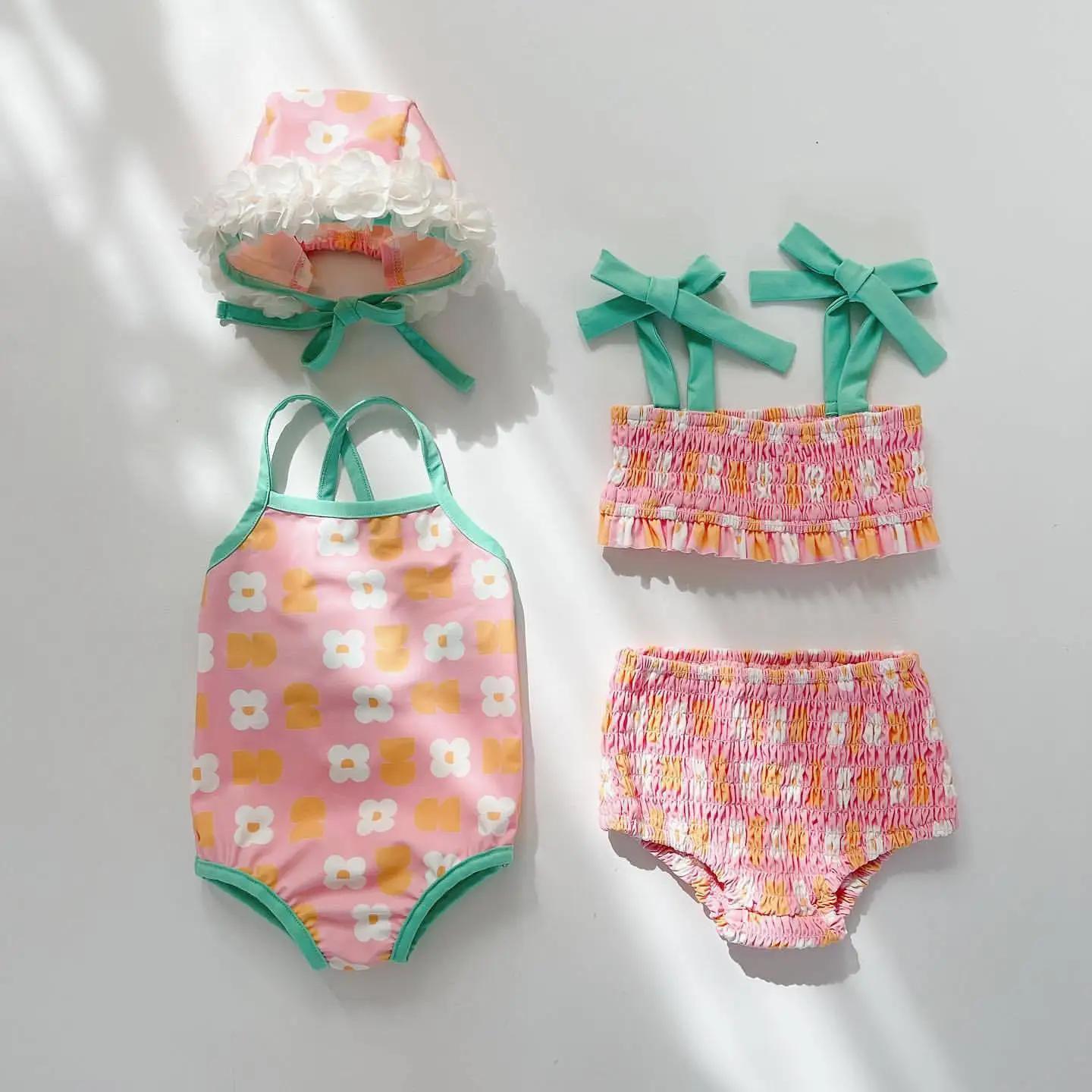 Bañador una pieza floral para niñas pequeñas con sombrero