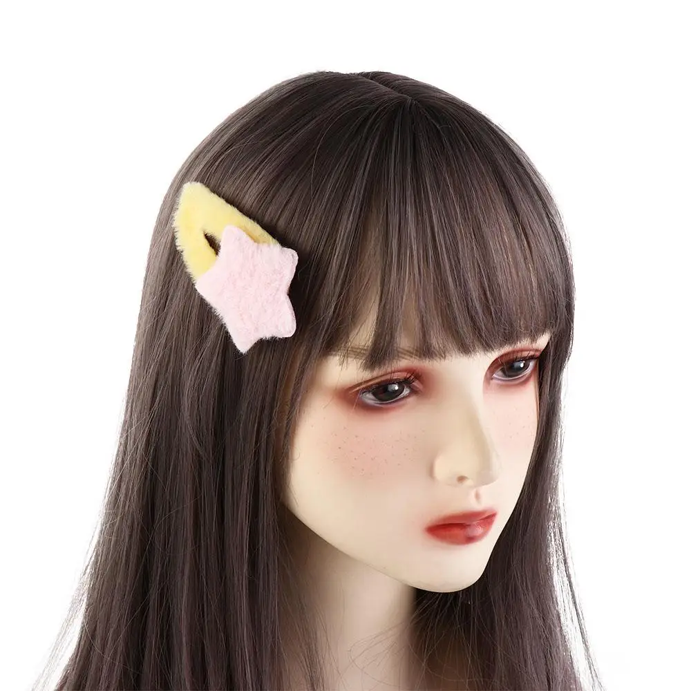 Pinza para el pelo de felpa con forma de estrella en detalle
