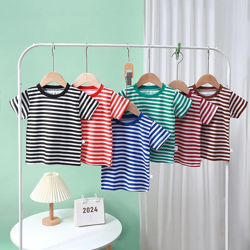 Camiseta de algodón a rayas para niño