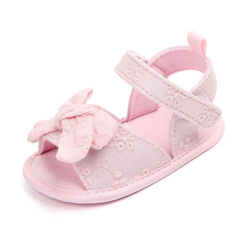 Zapatos de bebé blancos y negros