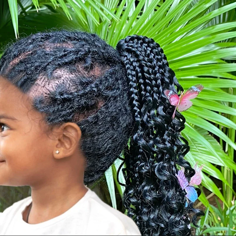 Extensiones mostrando trenza y extremos rizados