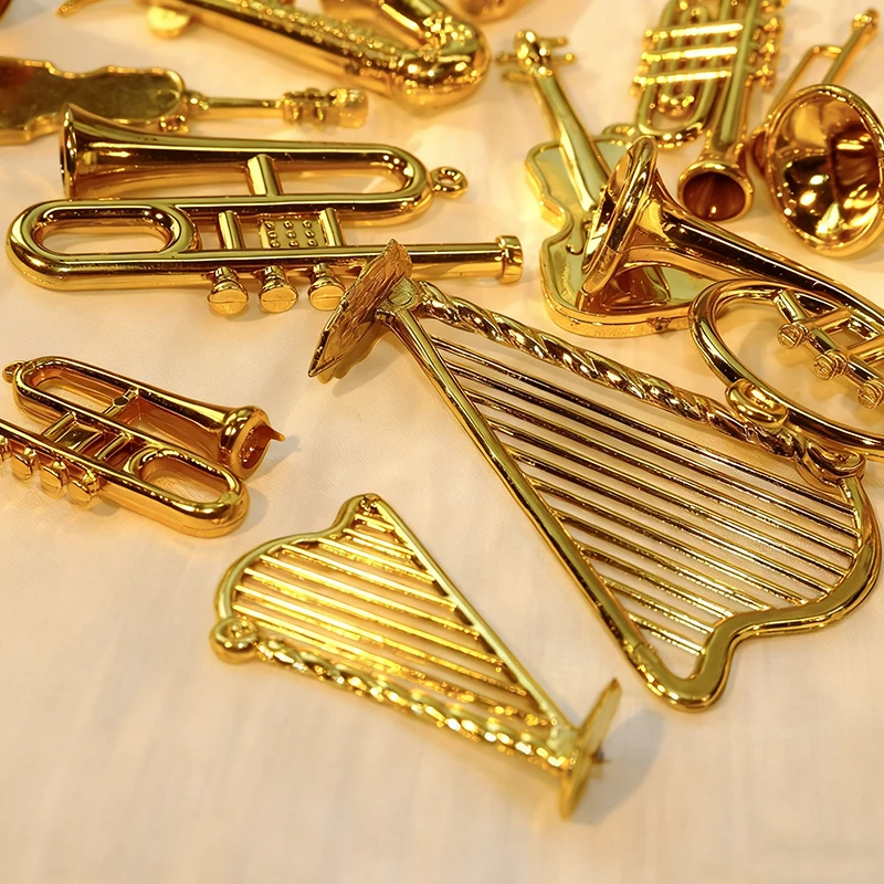 Adornos musicales dorados para manualidades y decoración festiva - imagen 5