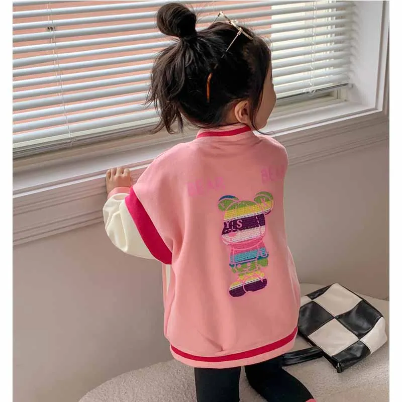 Detalle del diseño infantil de la chaqueta