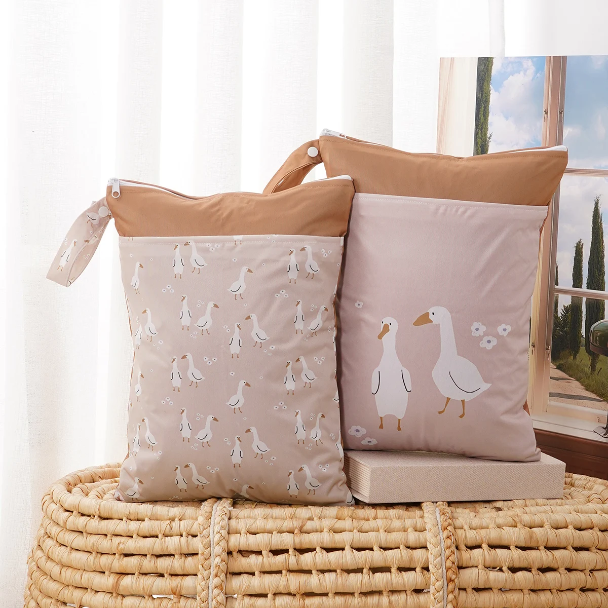 Bolsa impermeable para pañales Elinfant – Compartimento seco y húmedo - imagen 2