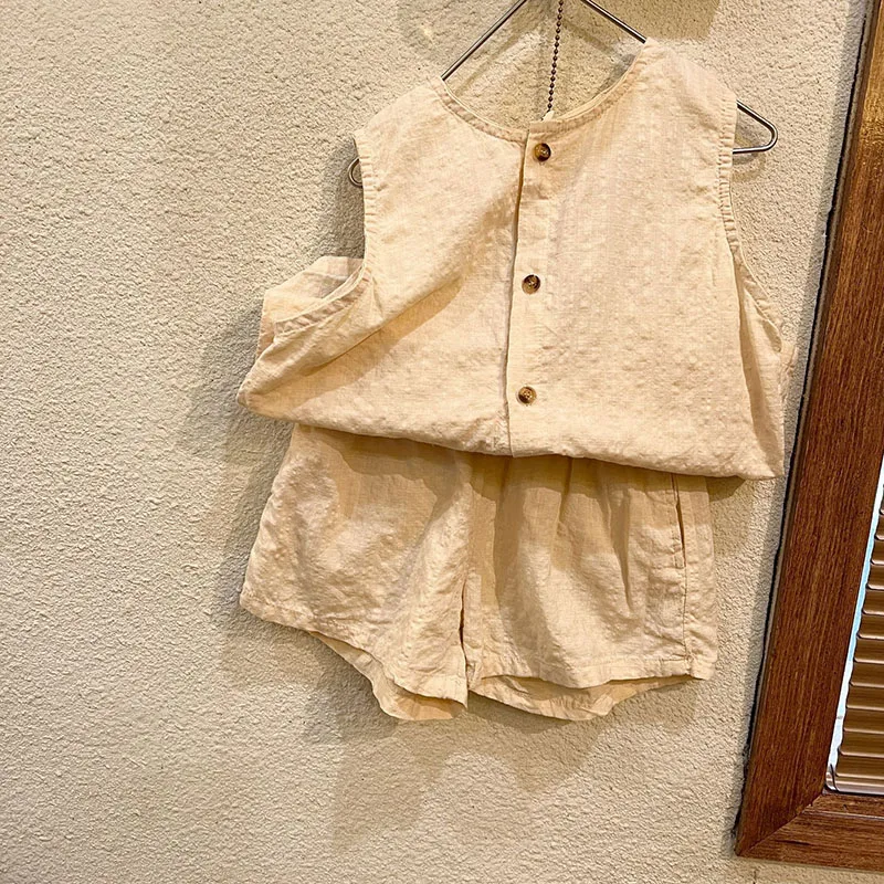Detalle del chaleco ligero infantil
