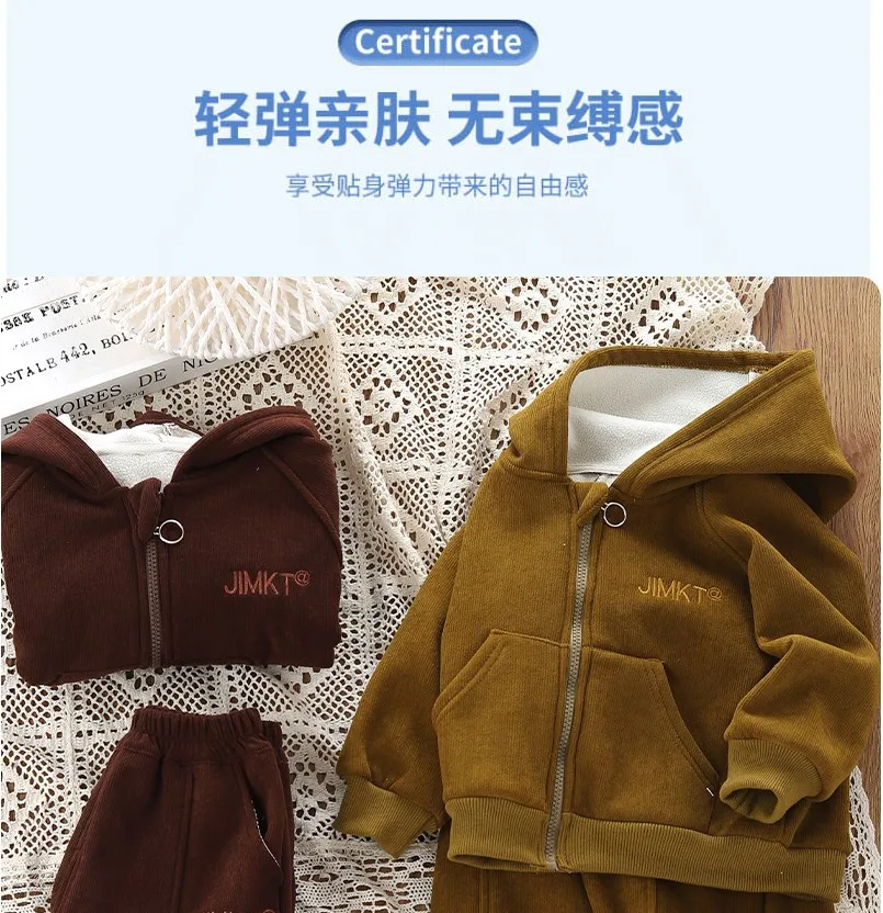 Conjunto infantil acolchado con capucha