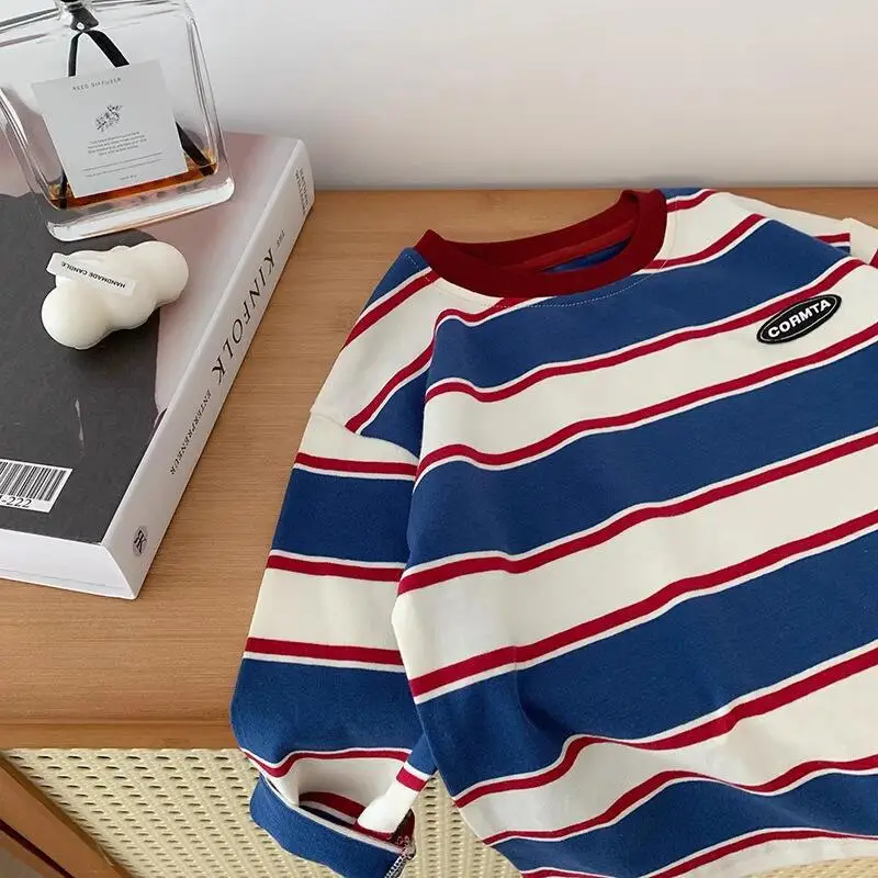 Camiseta infantil con diseño retro para entretiempo