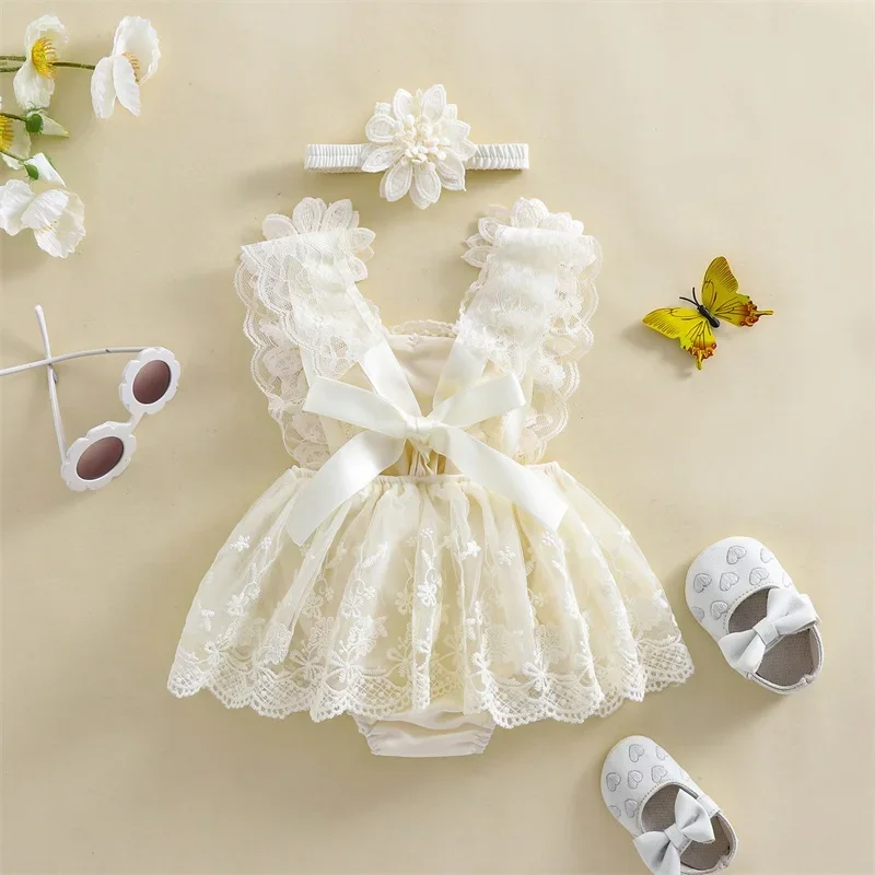 Conjunto bebé bordado floral: pelele y bodys con lazo y diadema