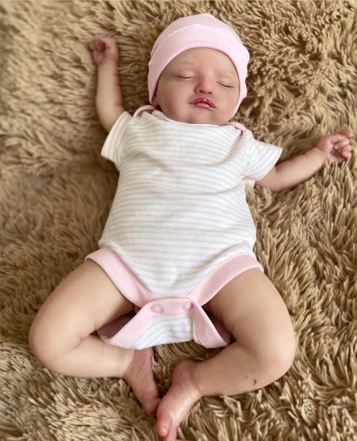 Rosalie - Muñeco reborn de vinilo realista con cuerpo de tela - imagen 3