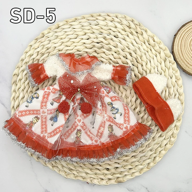 Muñeca BJD articulada con ropa navideña para regalar