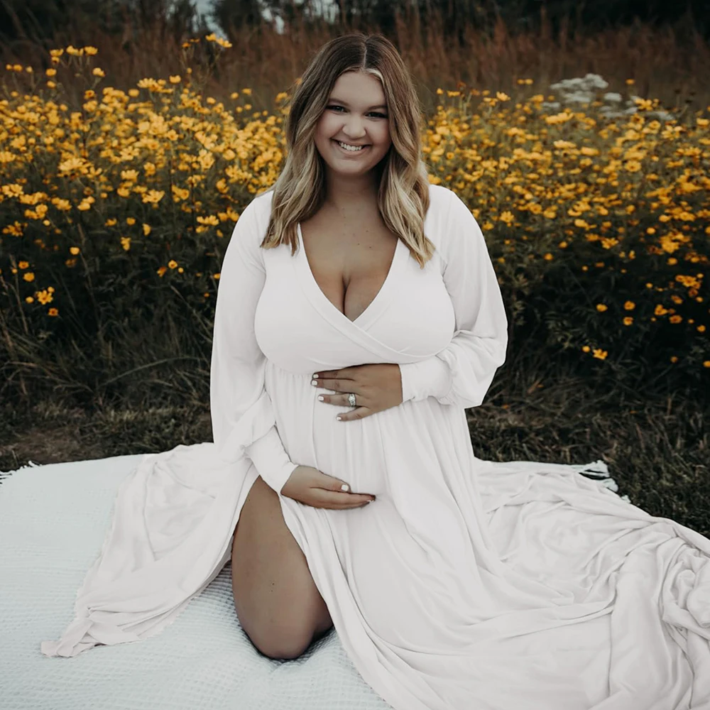Maxi vestido de maternidad para sesión fotográfica con escote en V - imagen 5