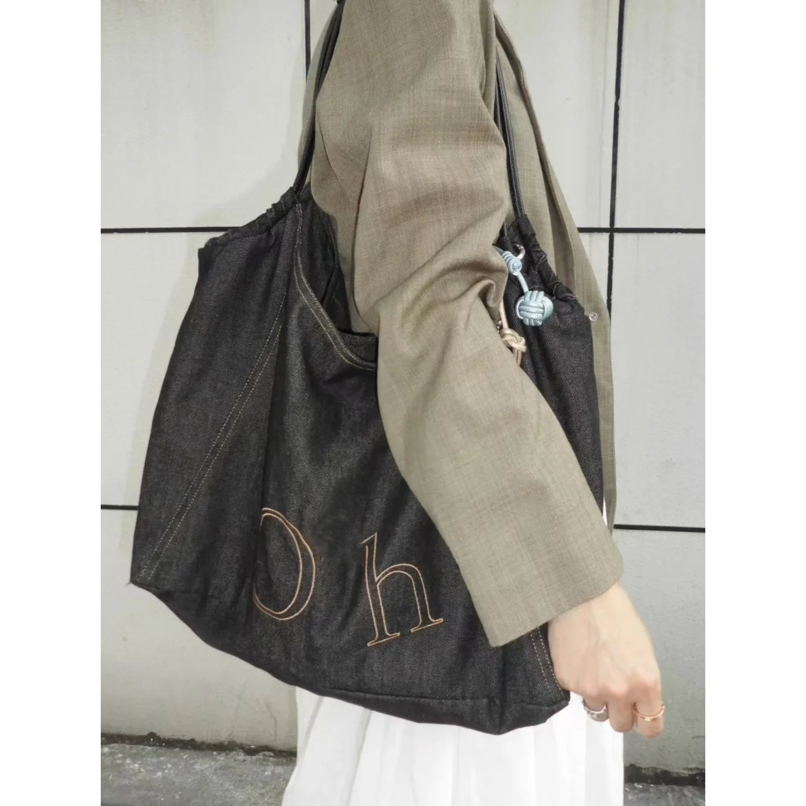 Bolso bandolera vaquero retro con letras, gran capacidad - imagen 2