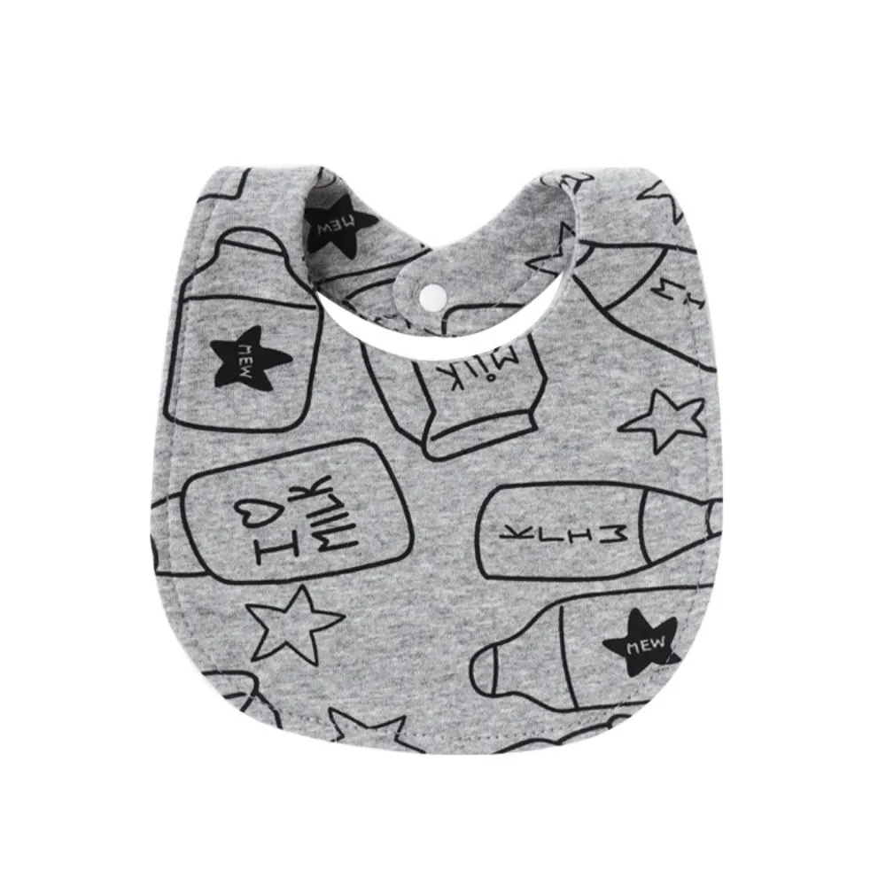 Detalle del babero infantil