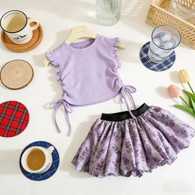 Detalle del diseño de falda con capullo de flor