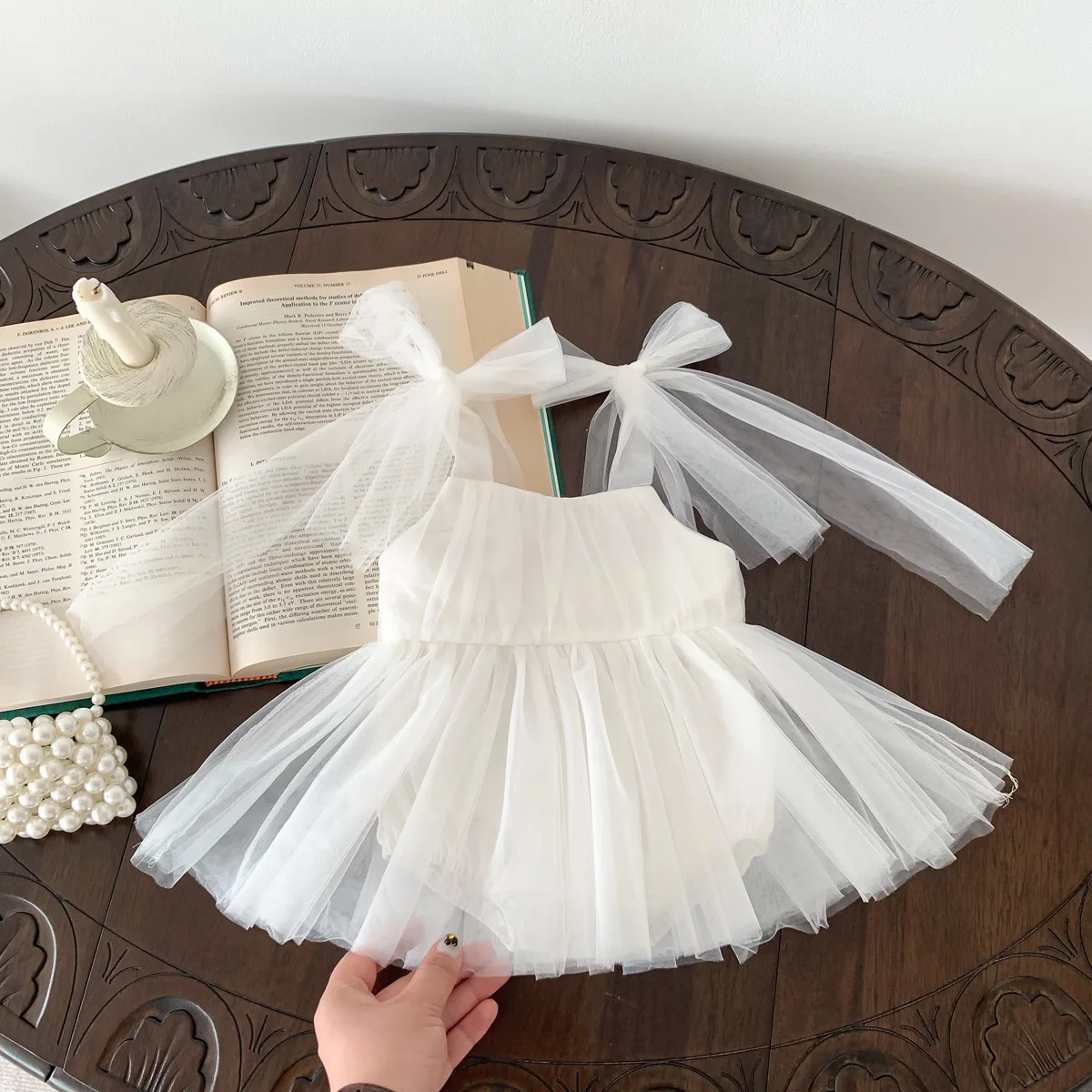 Vestido para sesión fotográfica infantil con encaje