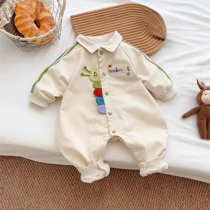 Detalle del diseño a rayas y con temática infantil