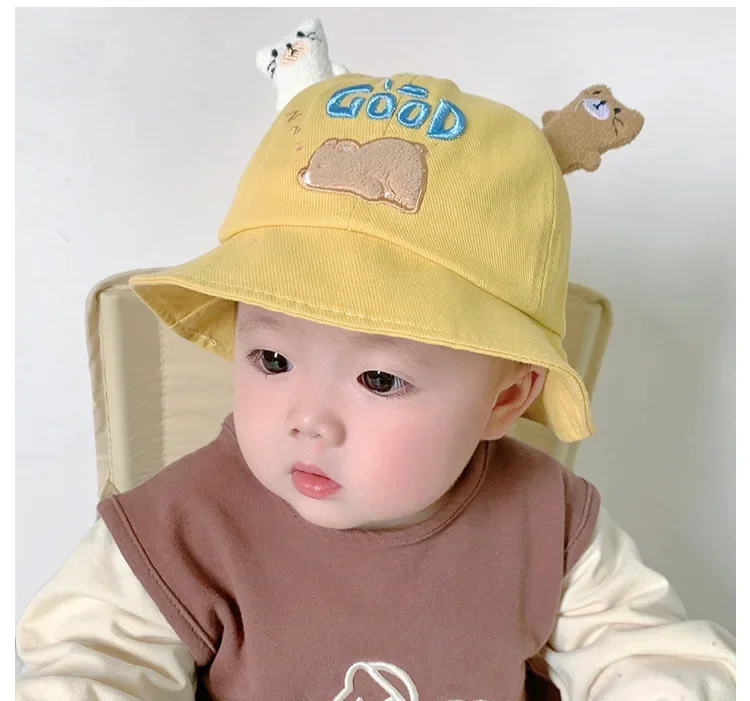 Gorro de pescador infantil con orejas visto frontalmente