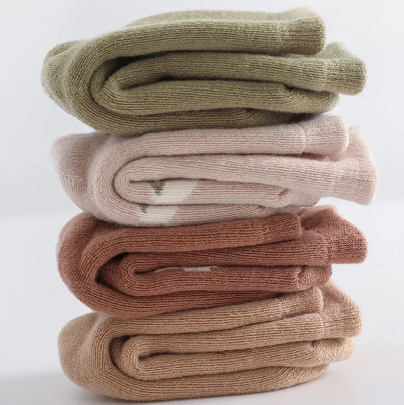 Calcetines antideslizantes de felpa para niños – Cálidos para casa - imagen 5