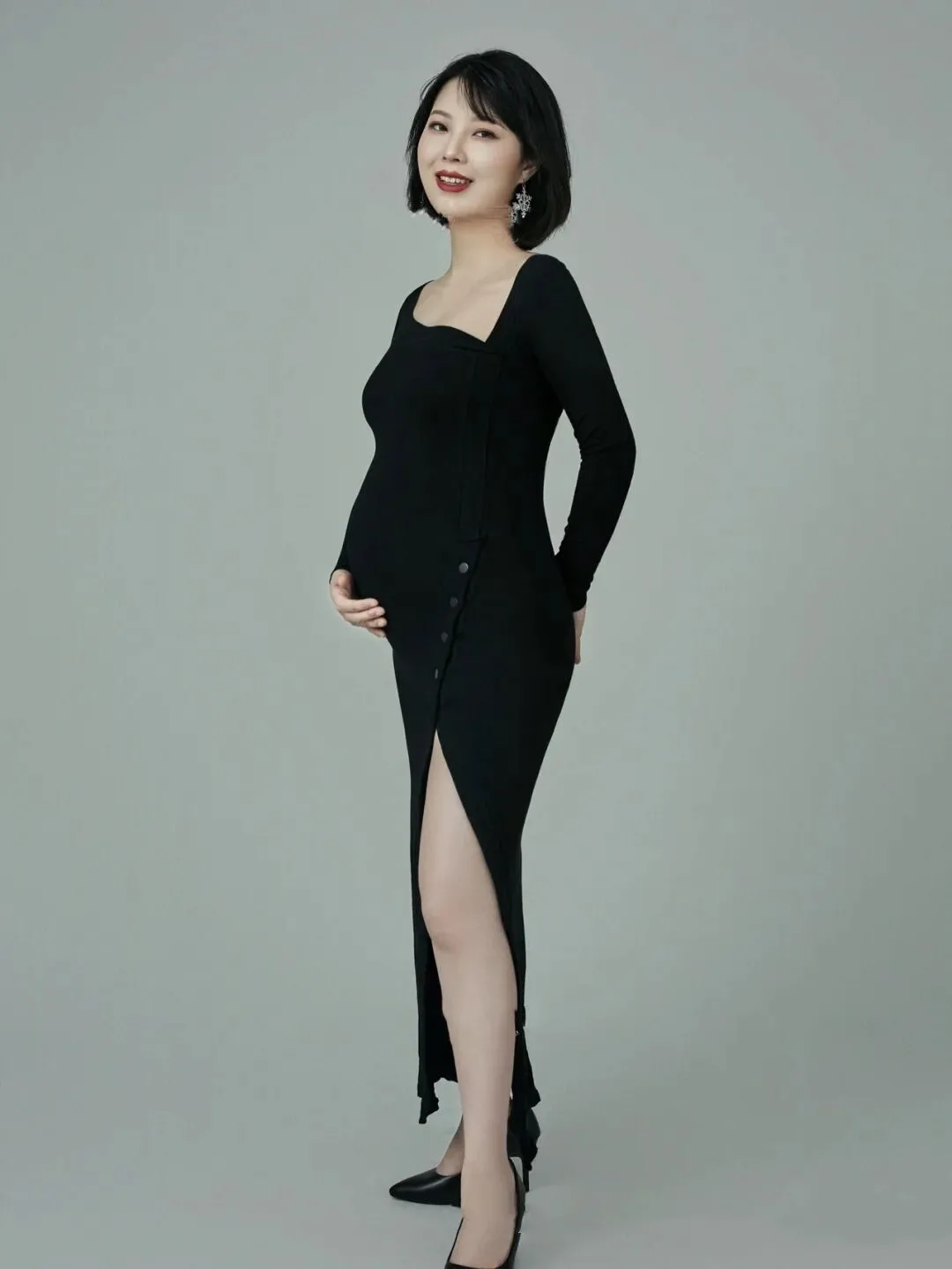 Vestido de embarazo de punto negro elegante para sesión fotográfica - imagen 5