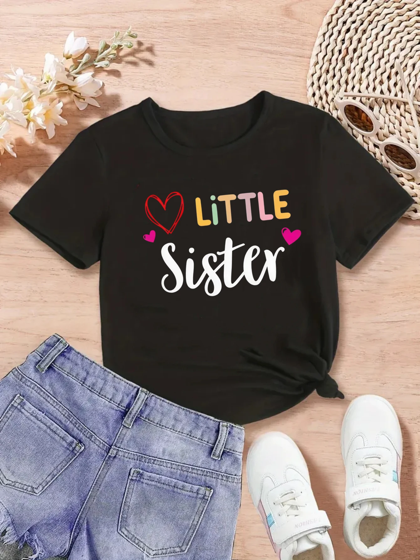 Camiseta niña con estampado corazones hermanas mayor y pequeña - imagen 4