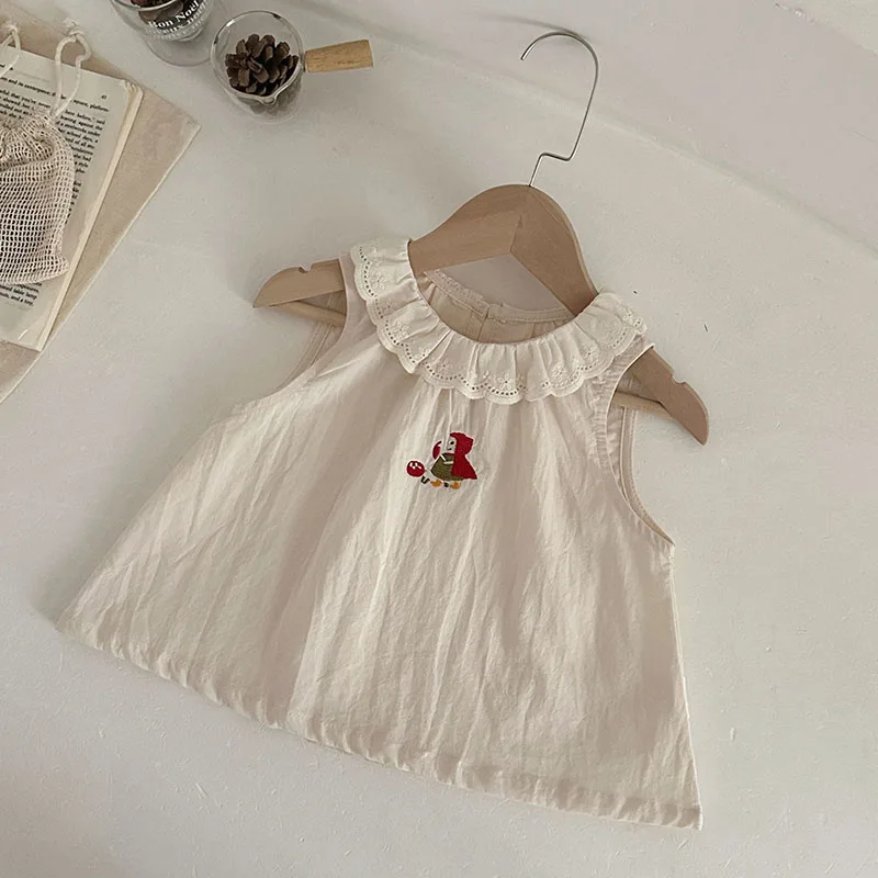 Camiseta bebé sin mangas bordada MILANCEL con pantalón corto rojo