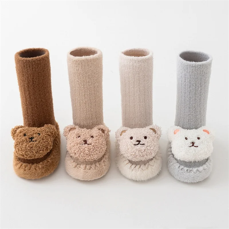 Zapatos de terciopelo para bebé y calcetines antideslizantes con oso - imagen 4