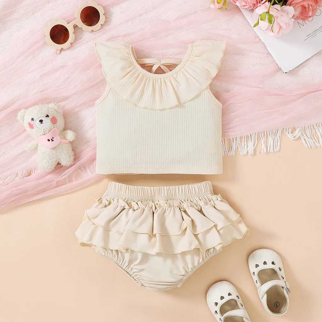 Detalle del top y la falda