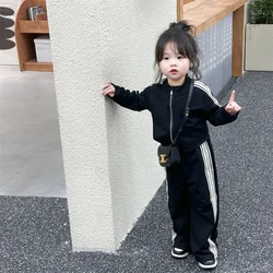 Conjunto a rayas niña: camiseta manga larga y pantalón