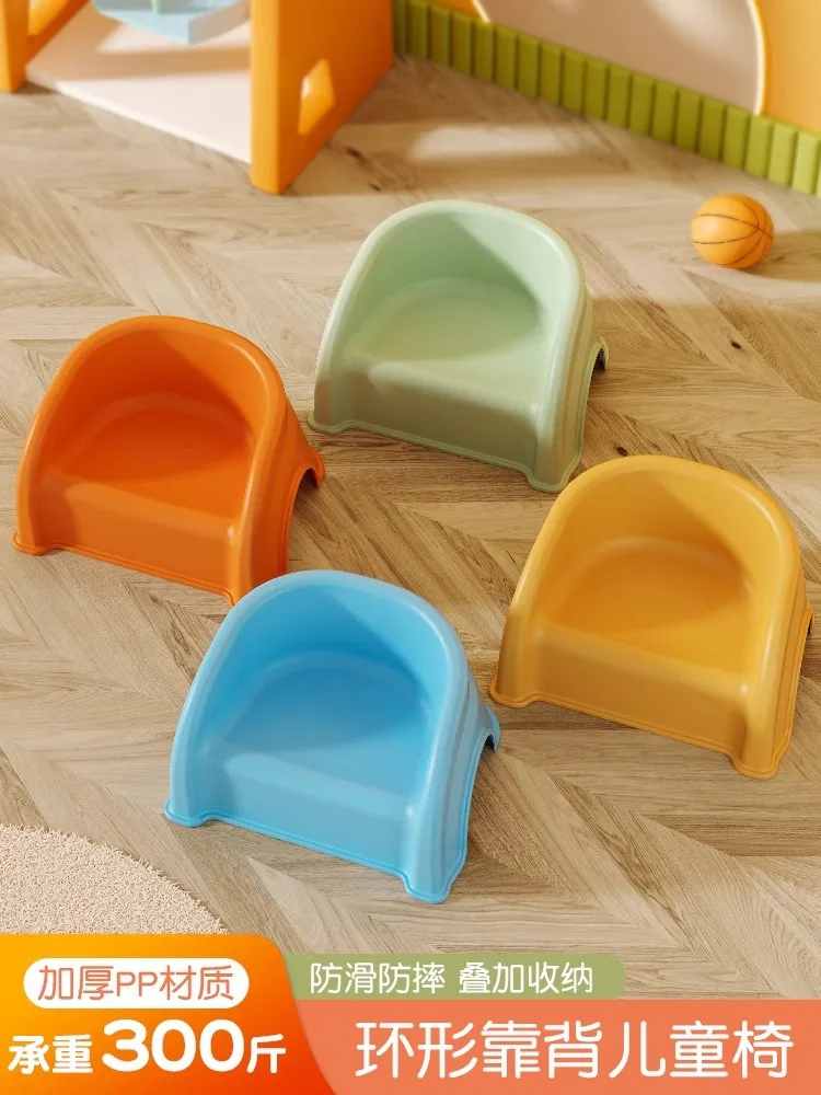 Taburete infantil de plástico con respaldo antideslizante para comedor - imagen 5