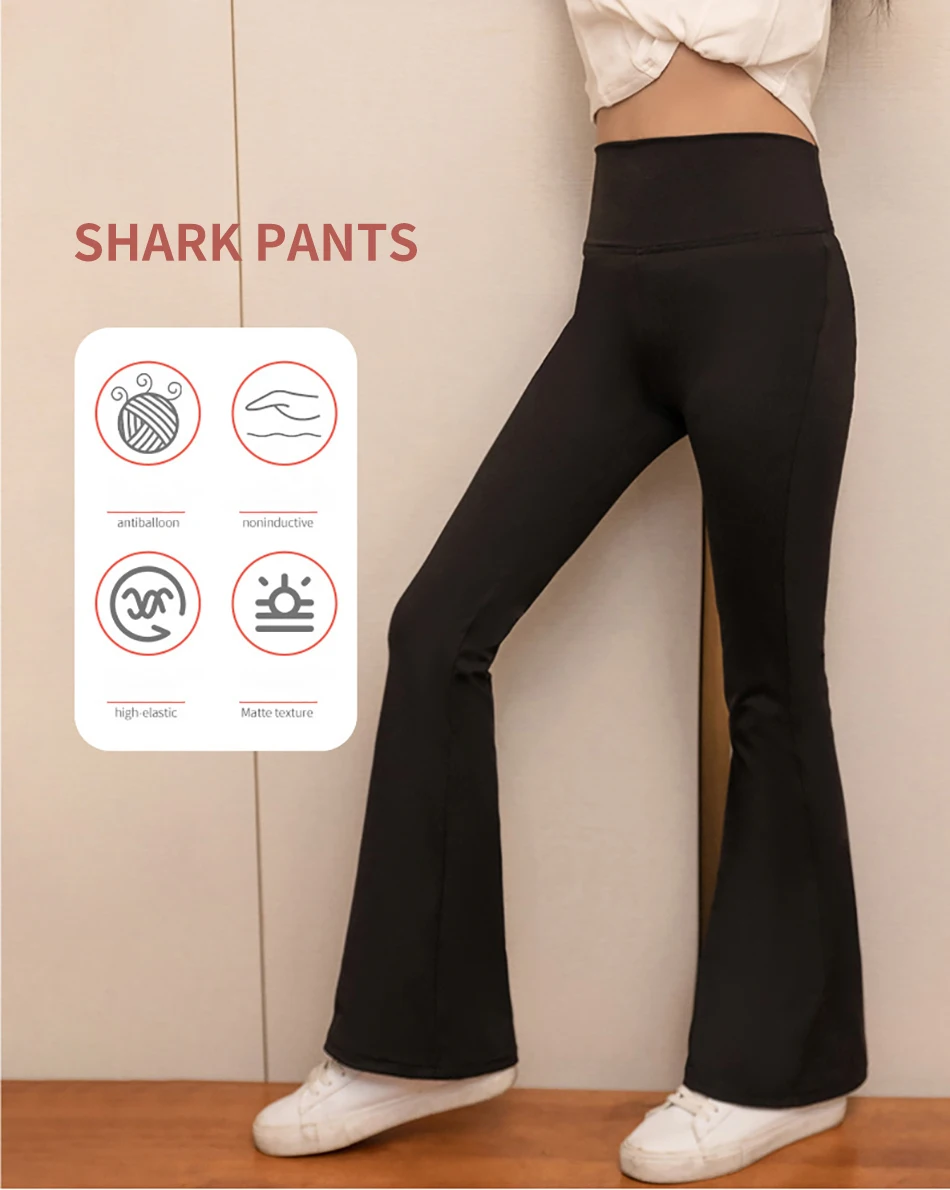Detalle del borde acampanado de los leggings