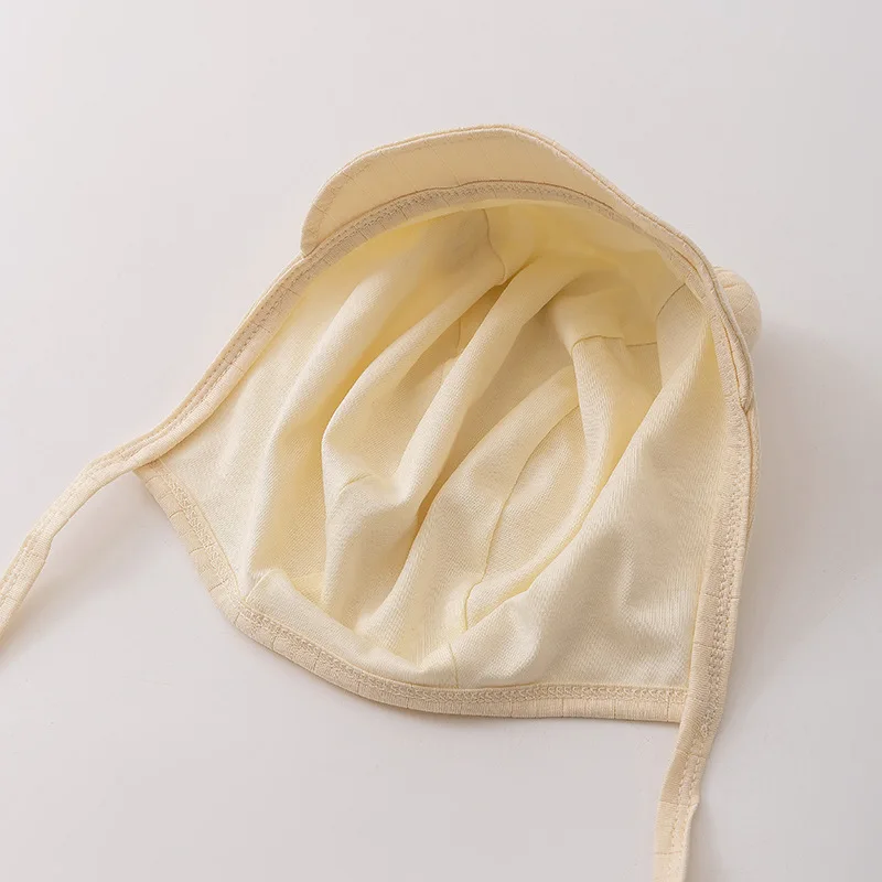 Gorro con orejeras para bebé con protección de fontanela oso - imagen 2