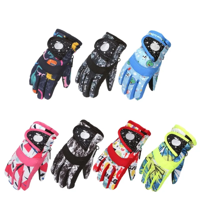 Guantes térmicos para bebé mostrando el forro polar y el acabado exterior
