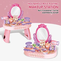 Tocador infantil con maquillaje de juguete y joyería de manualidades