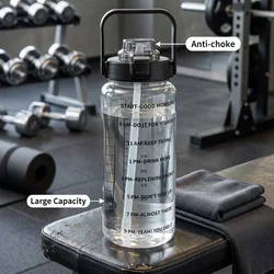 Botella de agua con pajita y marcador de tiempo para deporte