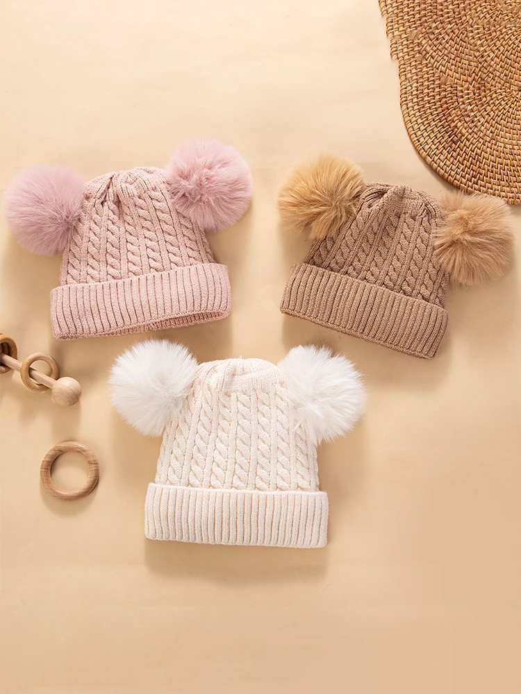 Gorro naranja con pompón detail