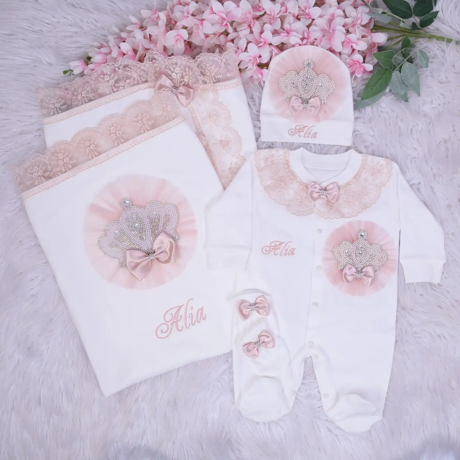 Vestido de bautizo con encaje rosa y capucha para bebé - imagen 4