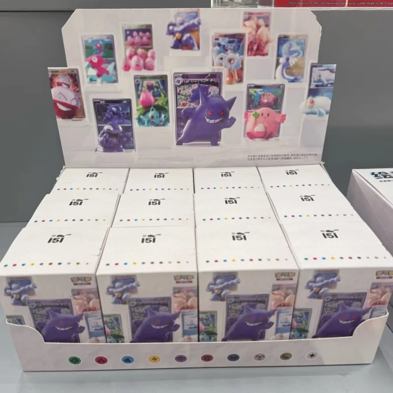 Figuras de personajes PTCG PKM en presentación