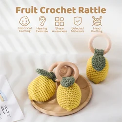 Sonajero y mordedor de madera con pulsera de chupete limón