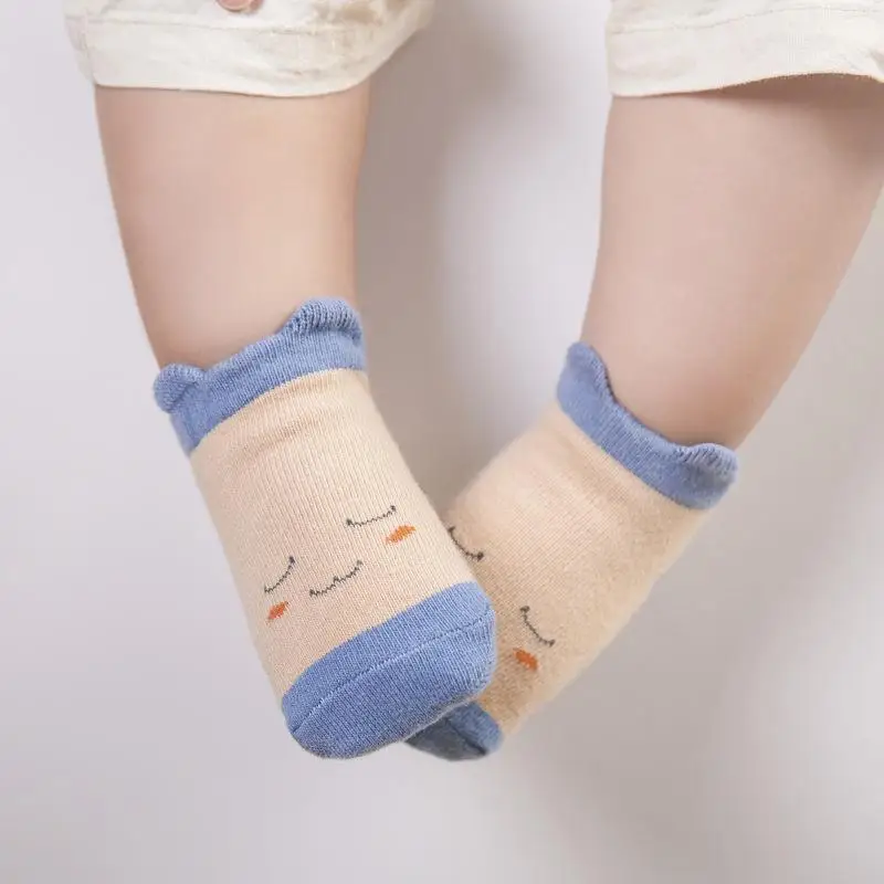 Calcetines antideslizantes de algodón para bebé con dibujo lúdico - imagen 4