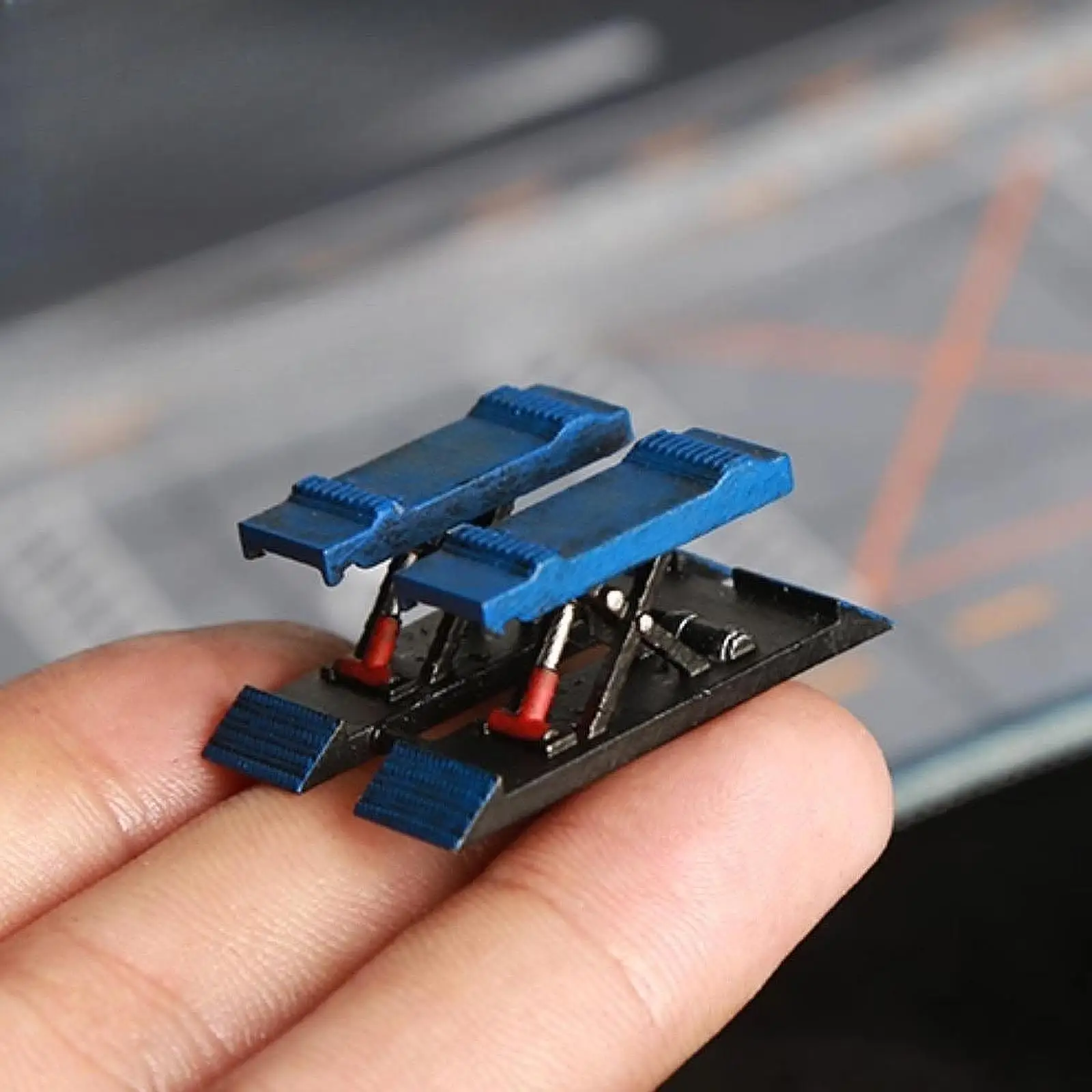 Maqueta de coche con elevador de mantenimiento diorama - imagen 2
