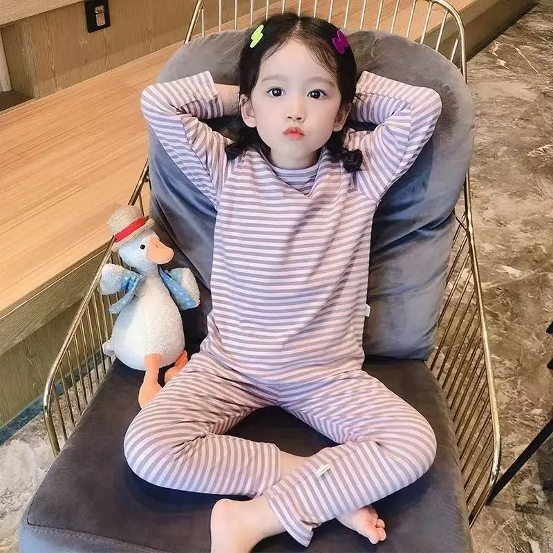 Conjunto de pijama infantil a rayas, dos piezas - imagen 2