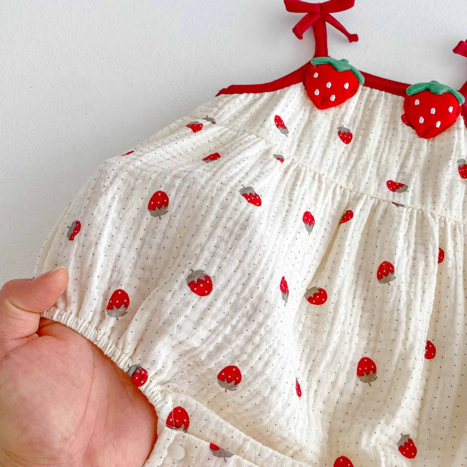 Mono de verano con estampado de fresa para niñas 0-2 años - imagen 3