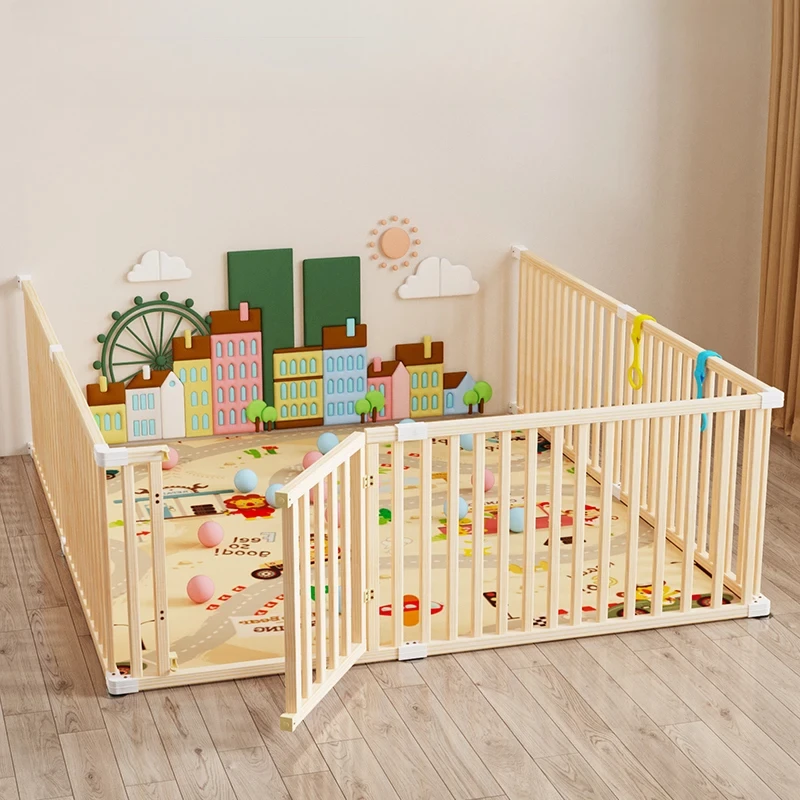 Parque infantil con valla y estera – Zona segura para niños pequeños - imagen 3