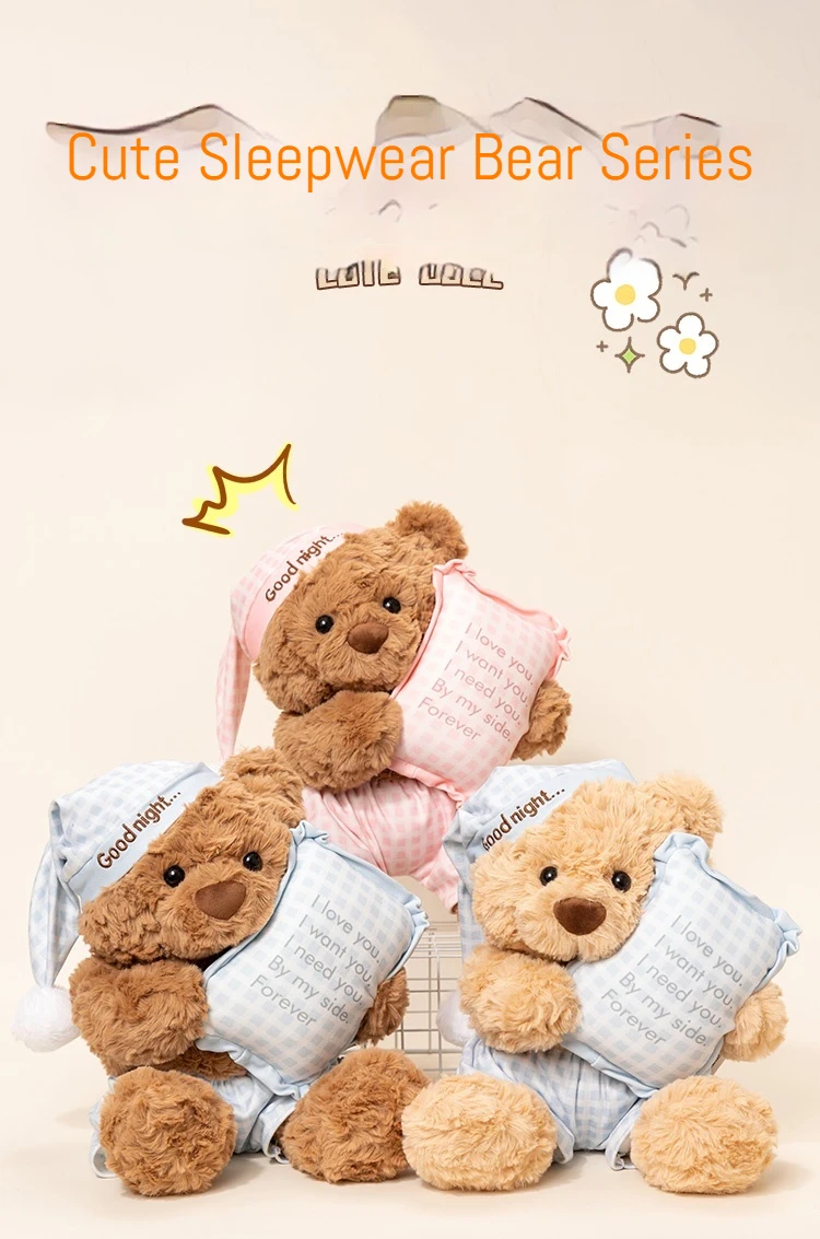Oso de peluche con pijama a rayas sentado