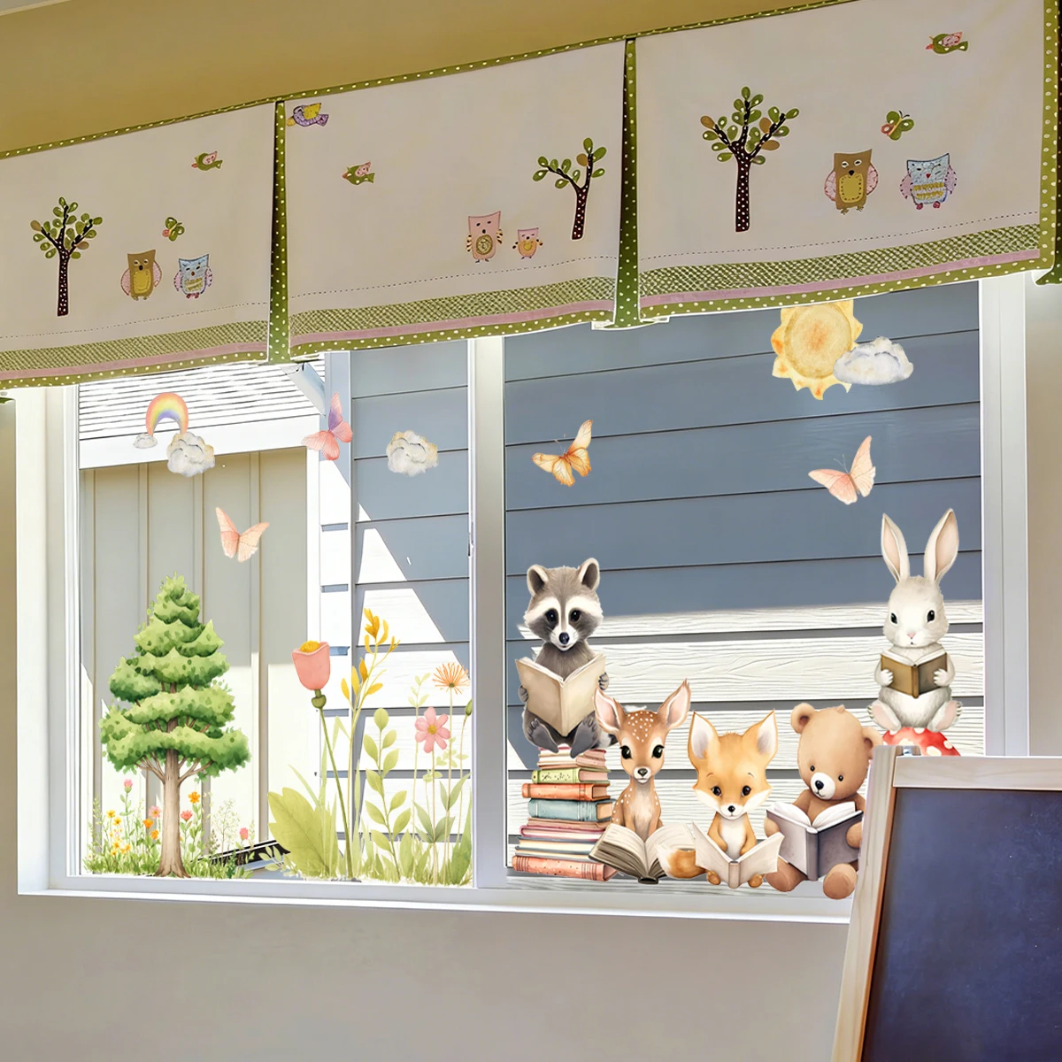Vinilos de pared infantiles con animales del bosque leyendo libros