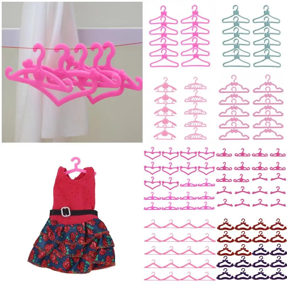 Perchas en miniatura color rosa para muñecas escala 1:6