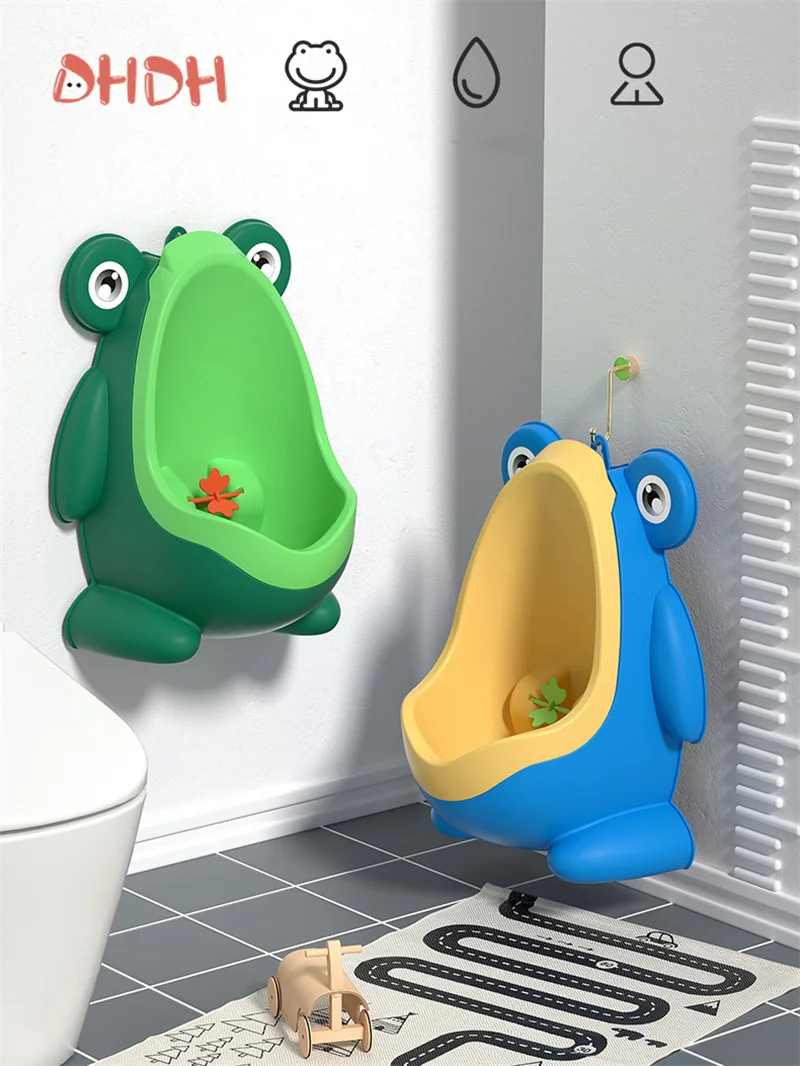 Orinal de entrenamiento para niños con forma de rana bonita mostrando su diseño verde y detalles de rana