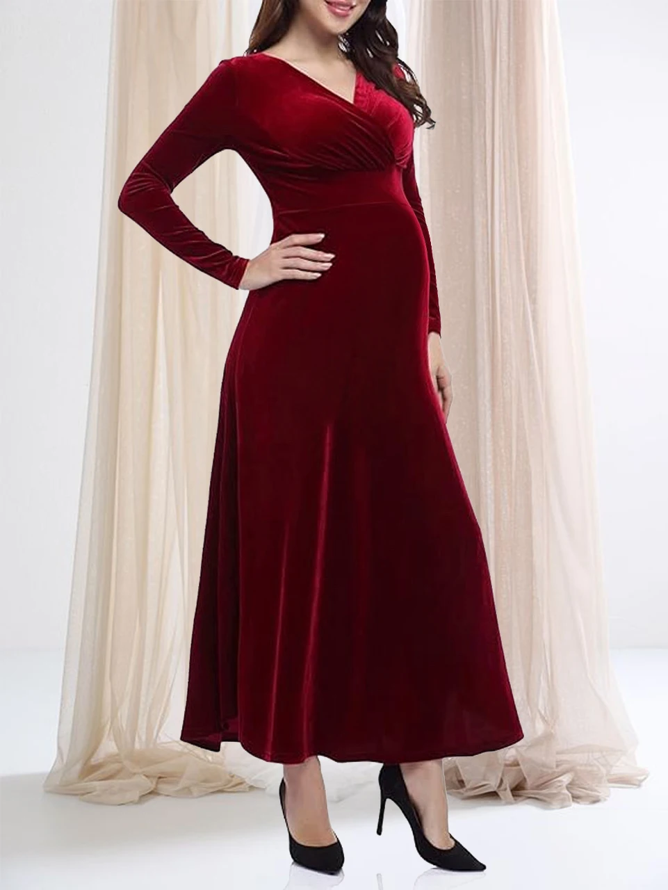 Detalle del tejido y caída del vestido de maternidad